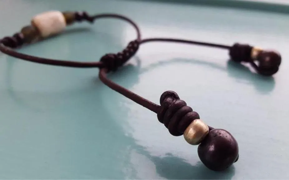 Naja Vintage Naga Conch Shell Leather & African Glass Beads Bracelet | SS1112